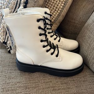 White combat boots size 9